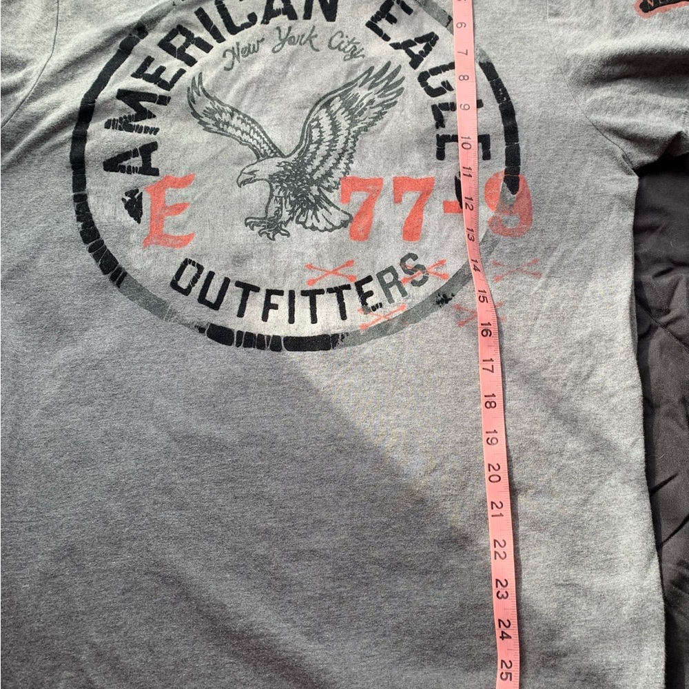 π3/$25 American Eagle Outfitters Gray and Red Graphic Tee large - Picture 7 of 9
